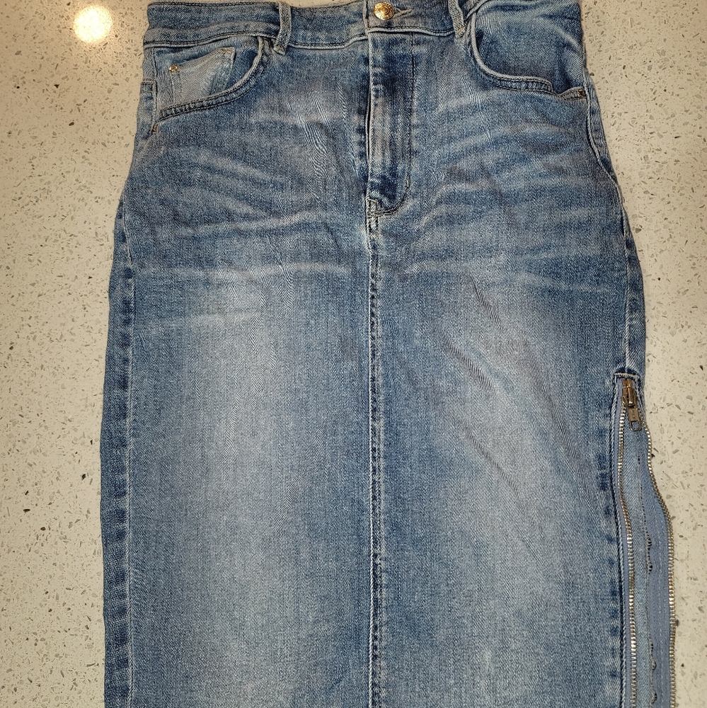 Guess skirt